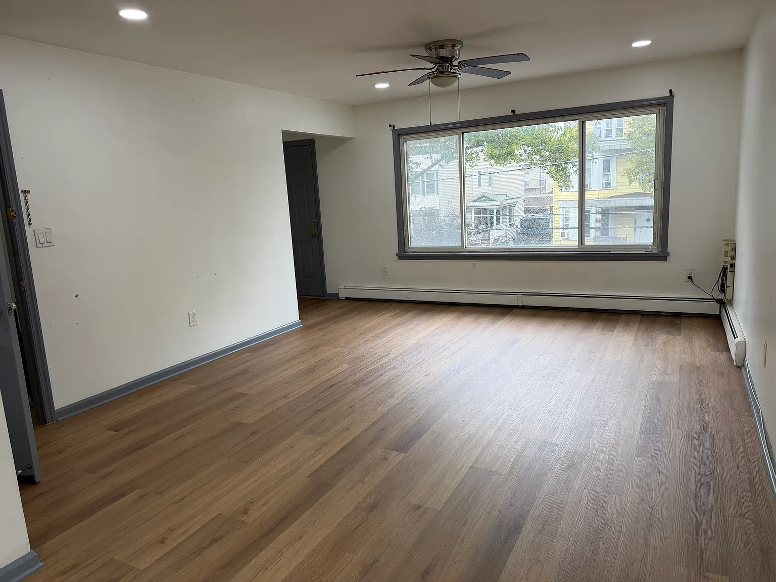 3 bed, 1350 sqft, $2,850 — Photo 3