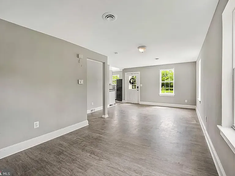 7508 Columbia Ave — Photo 5