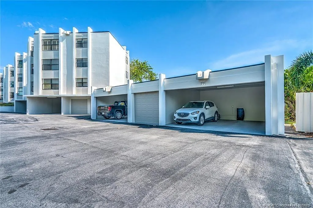 2 bed, 2.0 bath, 1175 sqft, $2,500 — Photo 3