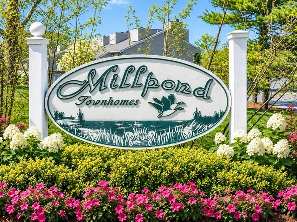 22 Mill Pond #22, North Andover, MA 01845