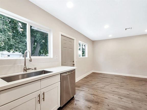 4th image of 7443 Beckford Ave
