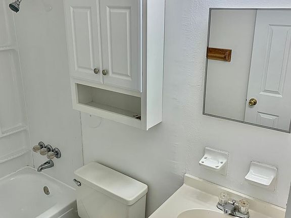 5th image of 3704 Greenwood Blvd #26