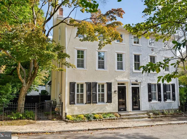 102 W Gravers Ln, Philadelphia, PA 19118