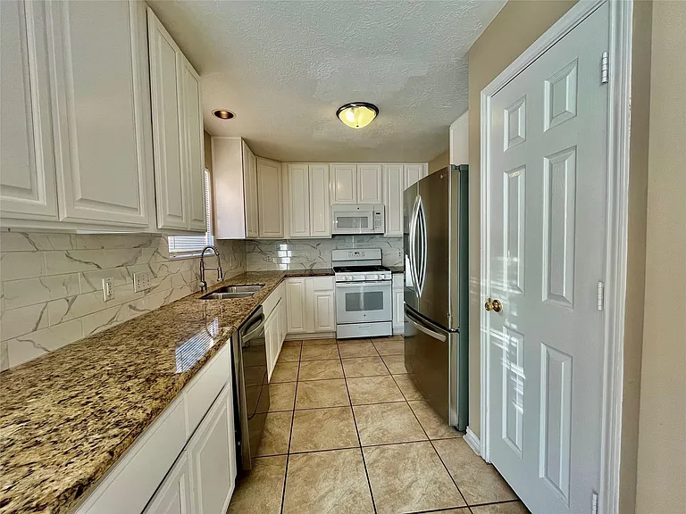 146 Skycrest Dr — Photo 17