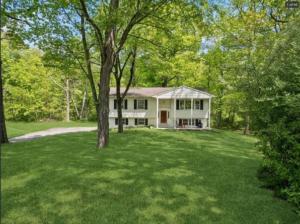 26 Woodland Cir