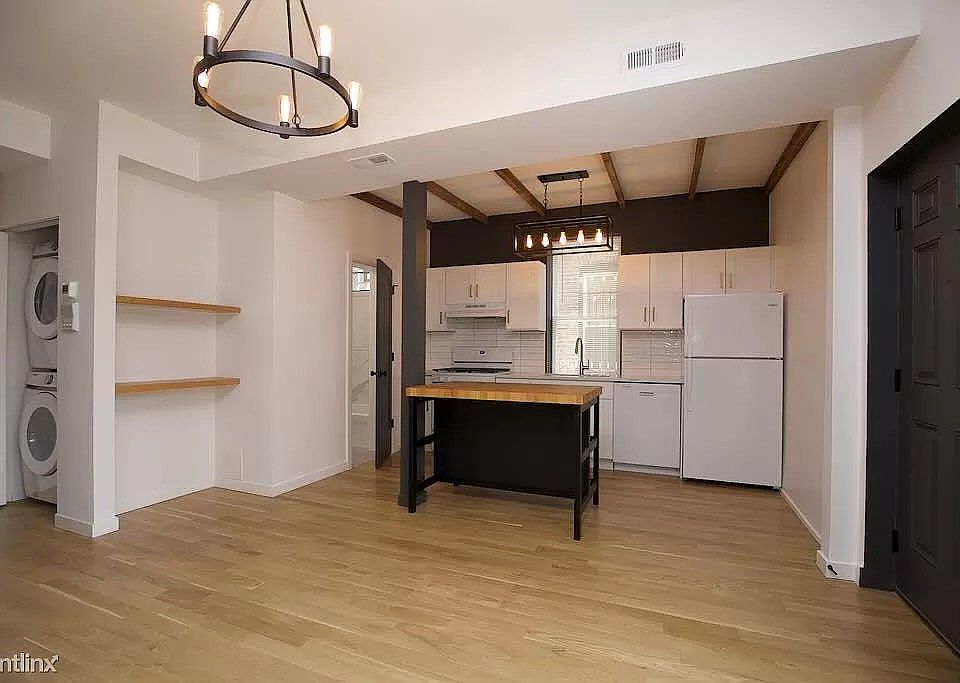 1st image of 908 N California Ave #1R