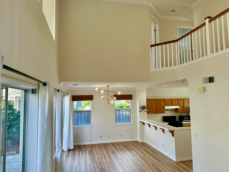 923 Ferro Dr — Photo 7
