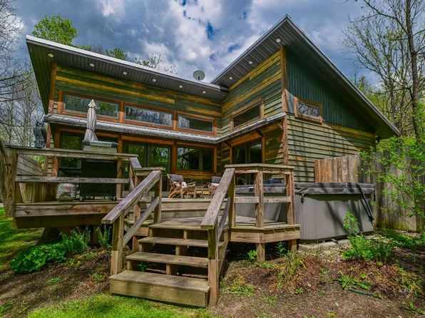 7047 Brown Rd, Athens, OH 45701