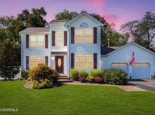 15 Crossbrooke Ct, Howell, NJ 07731