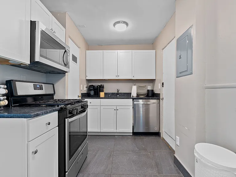 482 E Norwich Ave #C — Photo 9