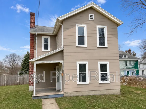 401 E Wyandotte St, Freeport, IL 61032