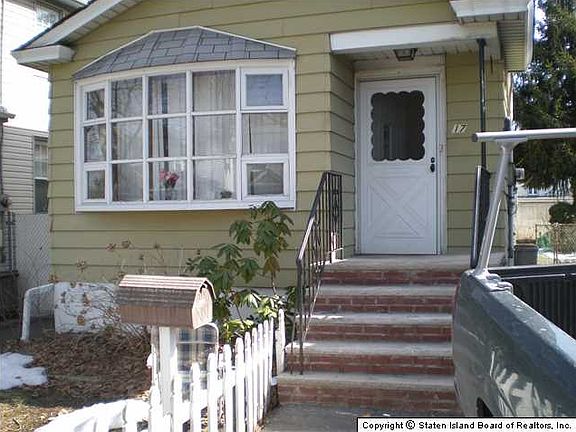 3rd image of 17 Hawthorne Ave