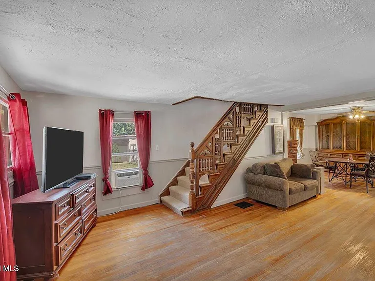 68 Marvin St — Photo 5