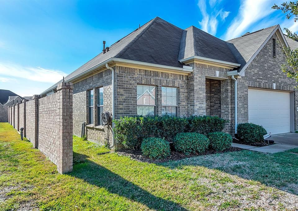1st image of 25827 Westbourne Dr