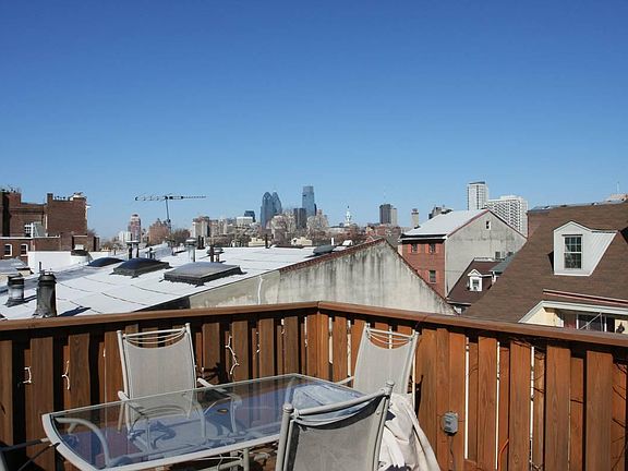 Private, furnished roofdeck.