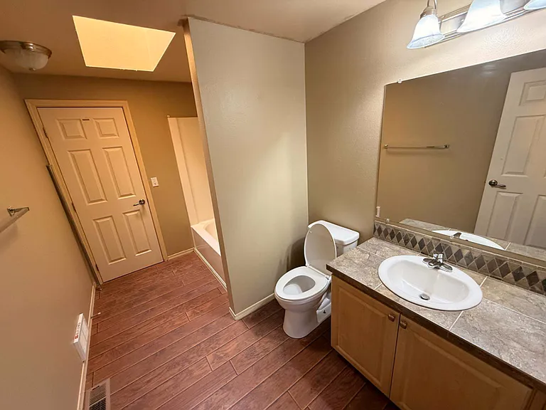 2550 NW Coyner Ave — Photo 12