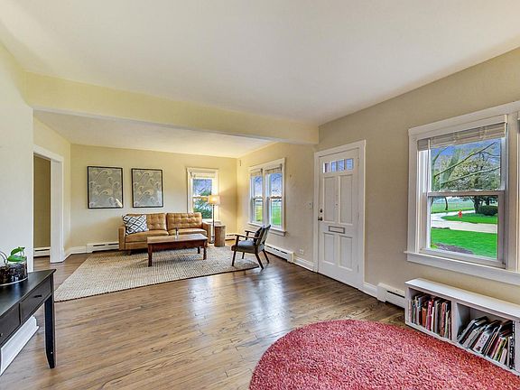 5th image of 1072 Centerfield Ct