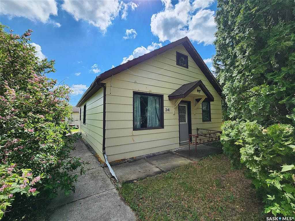 241 5TH AVENUE, Broadview, SK S0G 0K0 MLS SK973507 Zillow