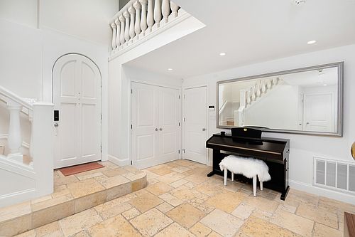 4th image of 3565 Market St