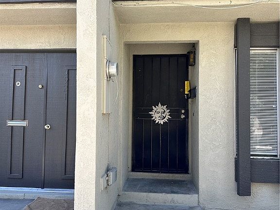 2nd image of 5923 Bromley Ave