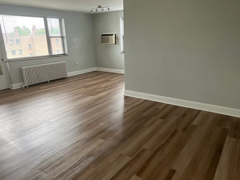 Royal Gardens Apartments — Photo 92