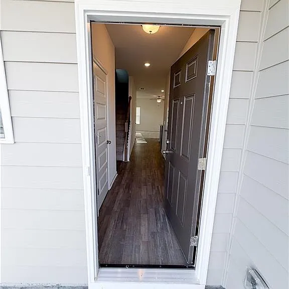 145 Oak St — Photo 2