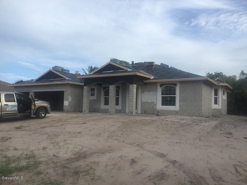 1st image of 221 Camino Pl