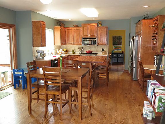 Breakfast and kitchen