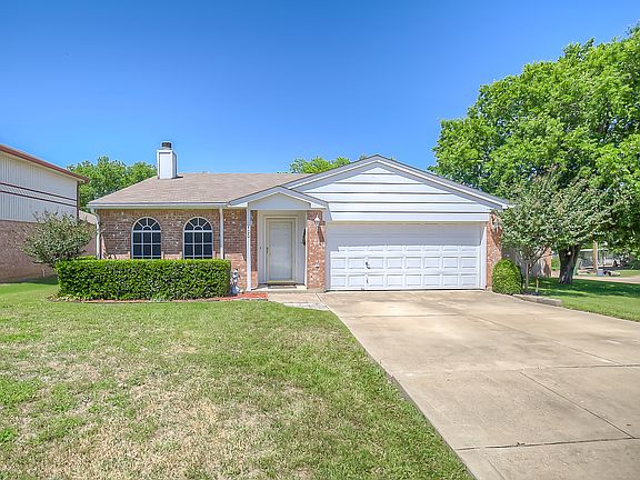 2nd image of 400 Hollyberry Dr