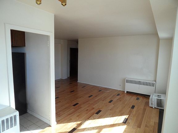 4th image of 2610 W Balmoral Ave APT 502