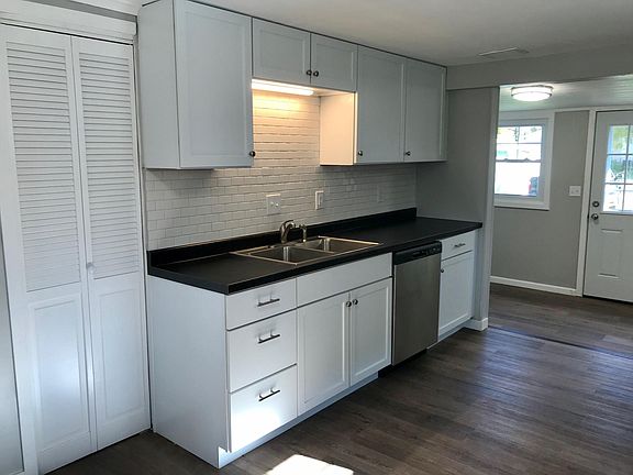 3rd image of 175 W Jersey St