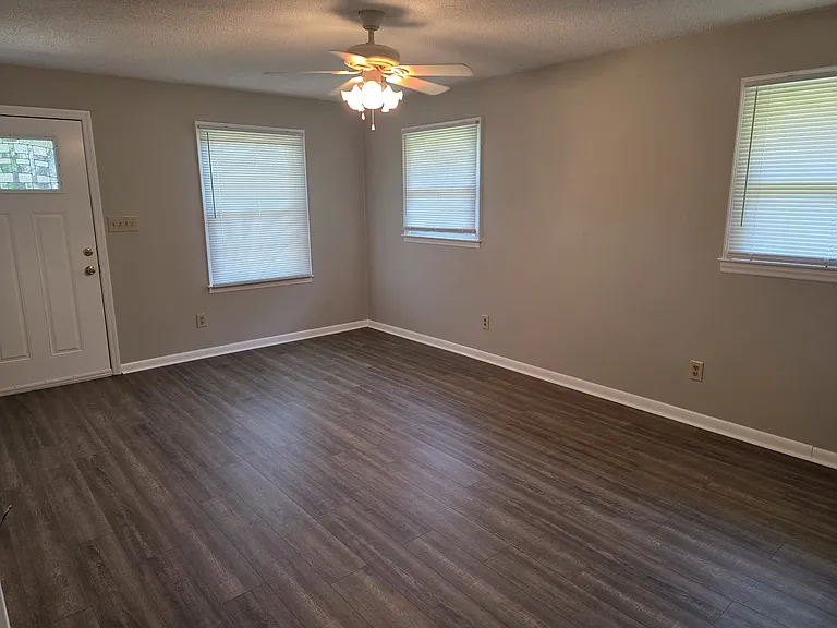 1300 Liberty Dr — Photo 4