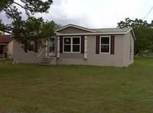 703 E 9th St, Elgin, TX 78621