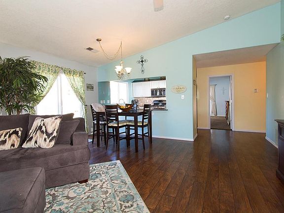 3rd image of 7216 Villa Tulipan NE