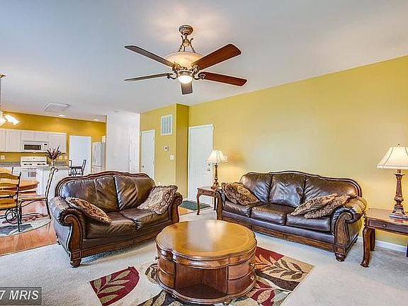 5th image of 6933 Versaille Dr