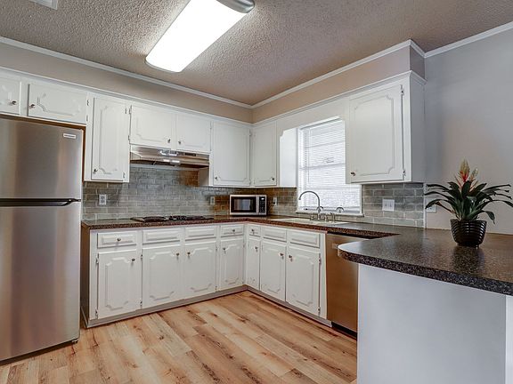 3rd image of 1717 Richmond Rd