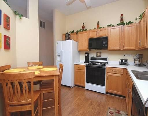 5th image of 304 E Tall Oaks Ln