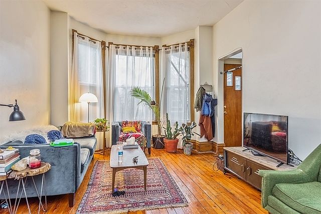 1st image of 3407 N Bosworth Ave #1