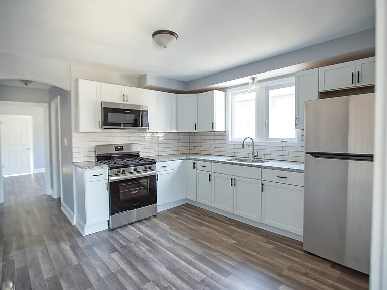 2533 Ridgeland Ave #2 — Photo 1