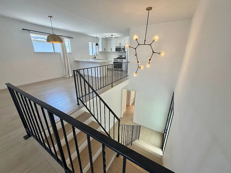 408 Larsson St — Photo 21
