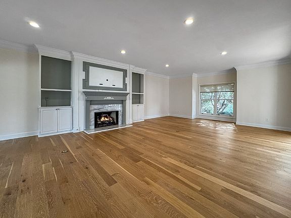 4th image of 1519 Enota Ave NE