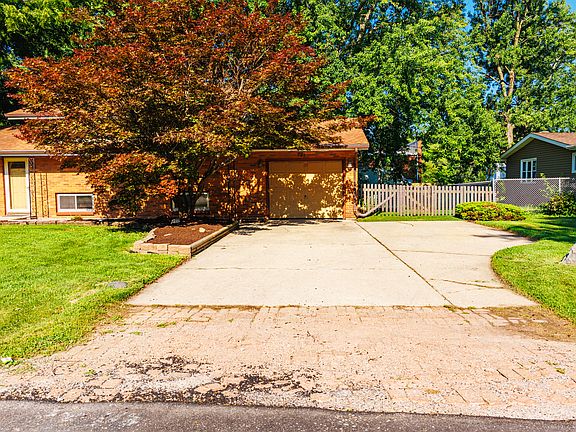 3rd image of 721 Helene St