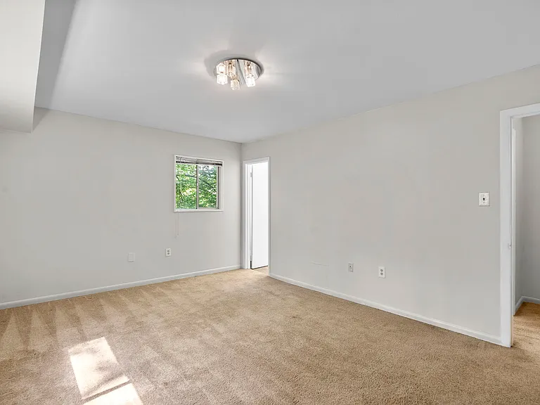10643 Weymouth St #103 — Photo 16