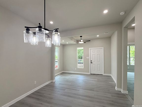 5th image of 1719 W Houston