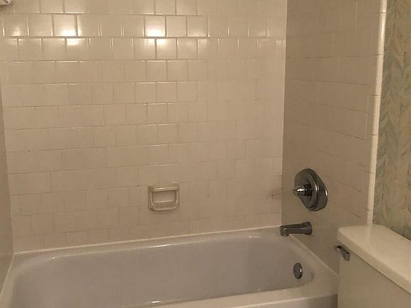 3rd image of 3885 Hidden Oak Dr