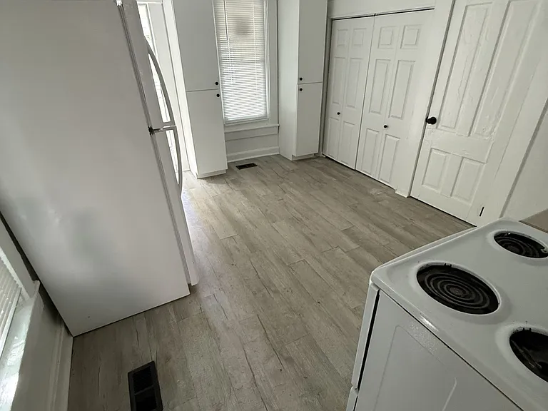 830-832 Oak St #830 — Photo 3