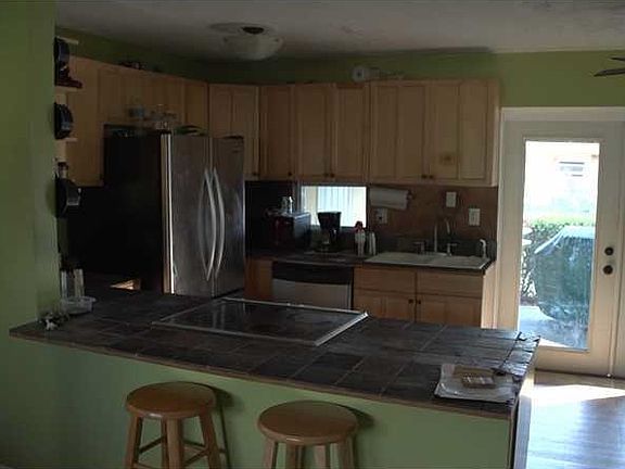 4th image of 980 SW 31st St