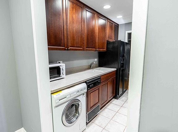 4th image of 222 N Marion St APT 1L
