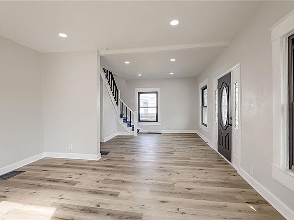 4th image of 2608 Essex Ave