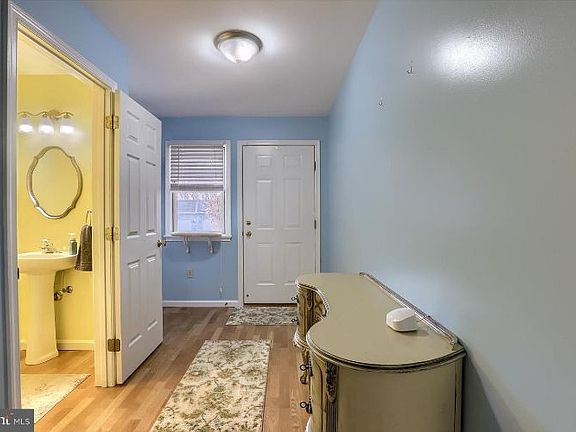 5th image of 1473 Maplewood Dr